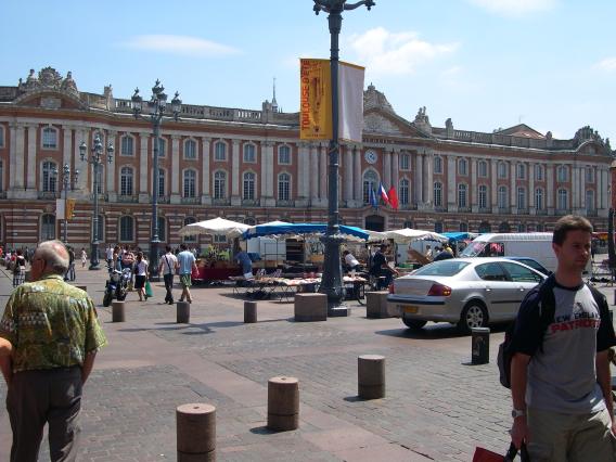  La Place du Capitole et son marché bio